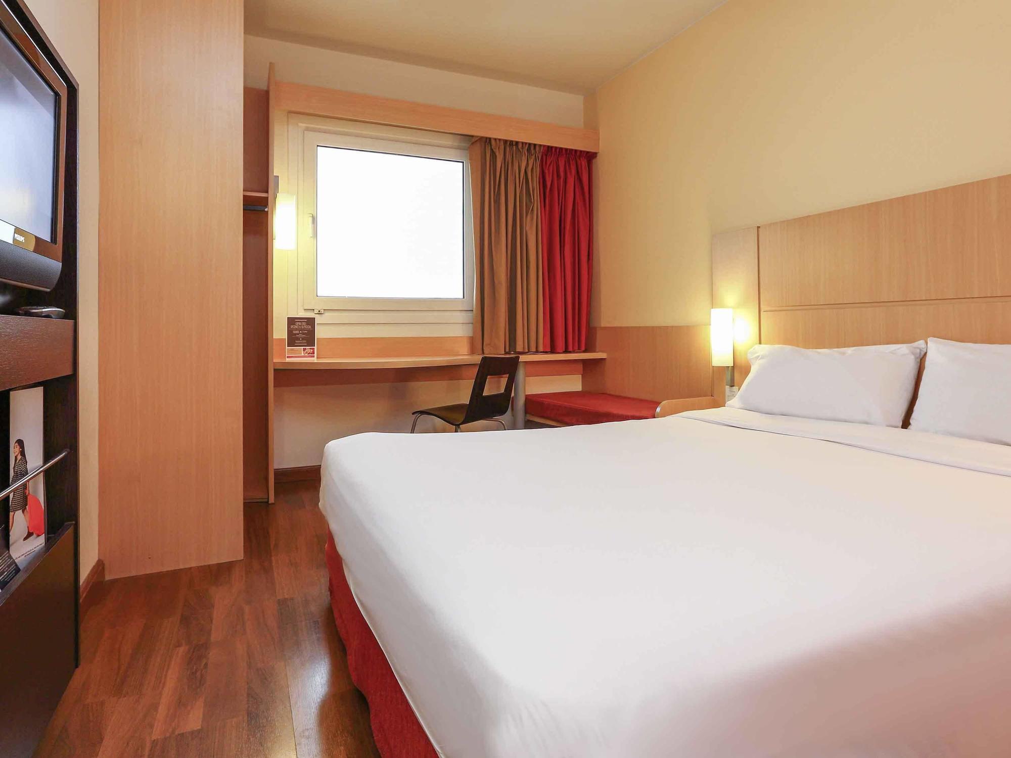 Ibis Buenos Aires Obelisco Hotel Екстериор снимка
