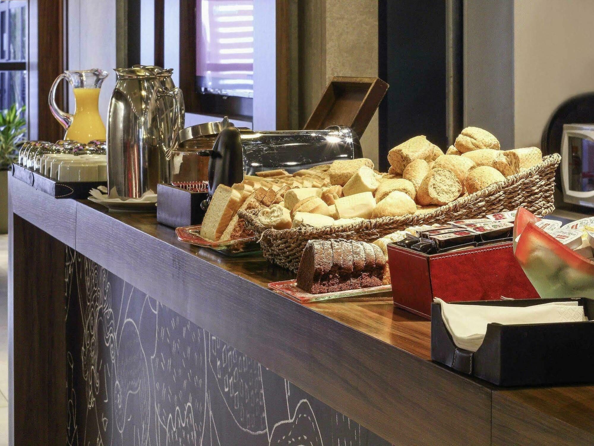 Ibis Buenos Aires Obelisco Hotel Екстериор снимка